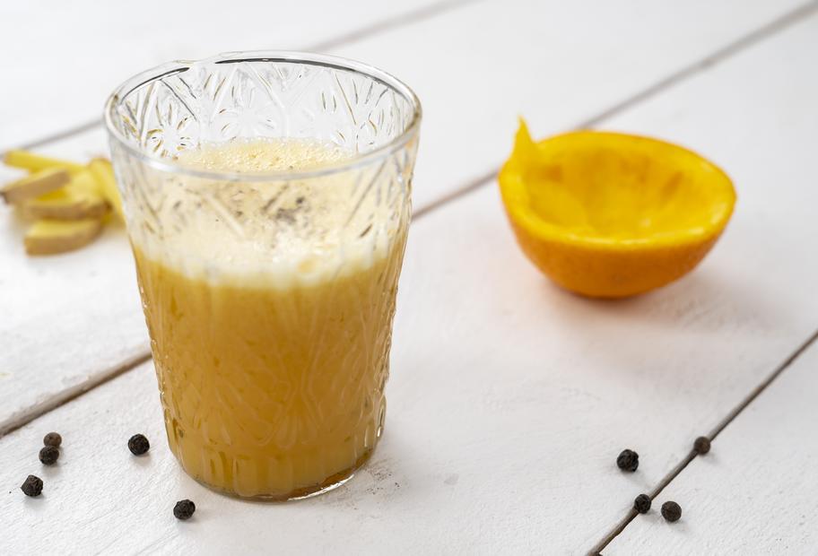 Orangen-Grapefruit-Shot mit Ingwer