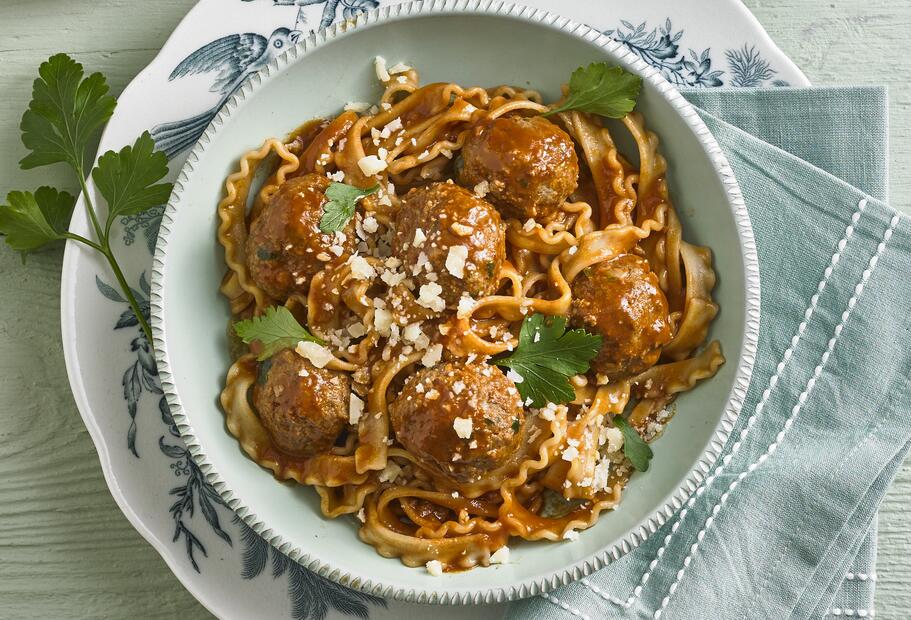 Hackbällchen in Rotwein-Sugo