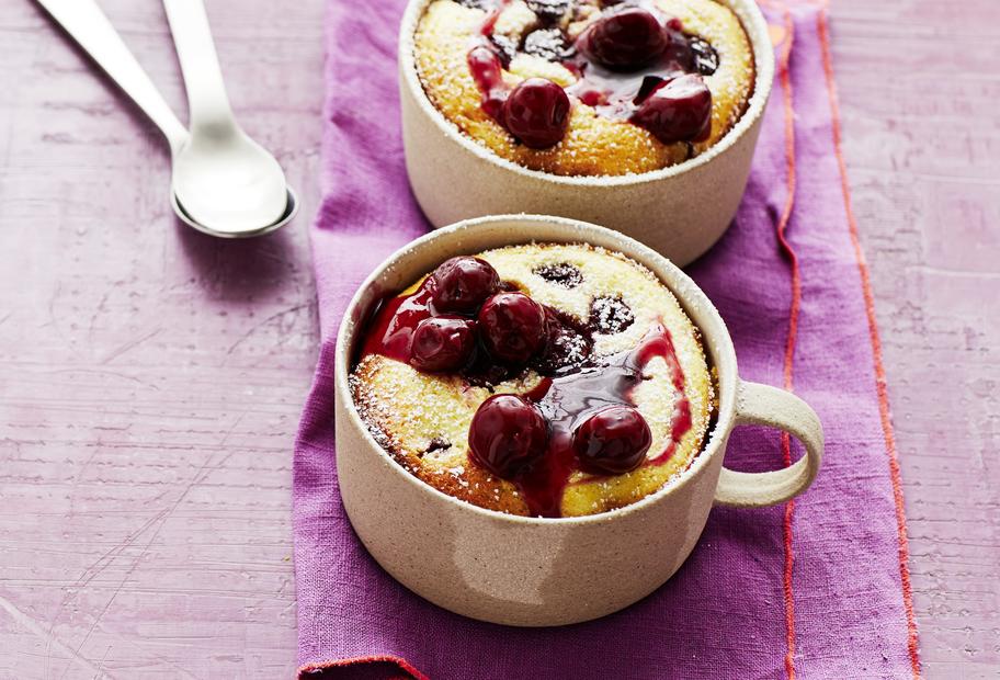 Quarkauflauf mit Grieß und Kirschen