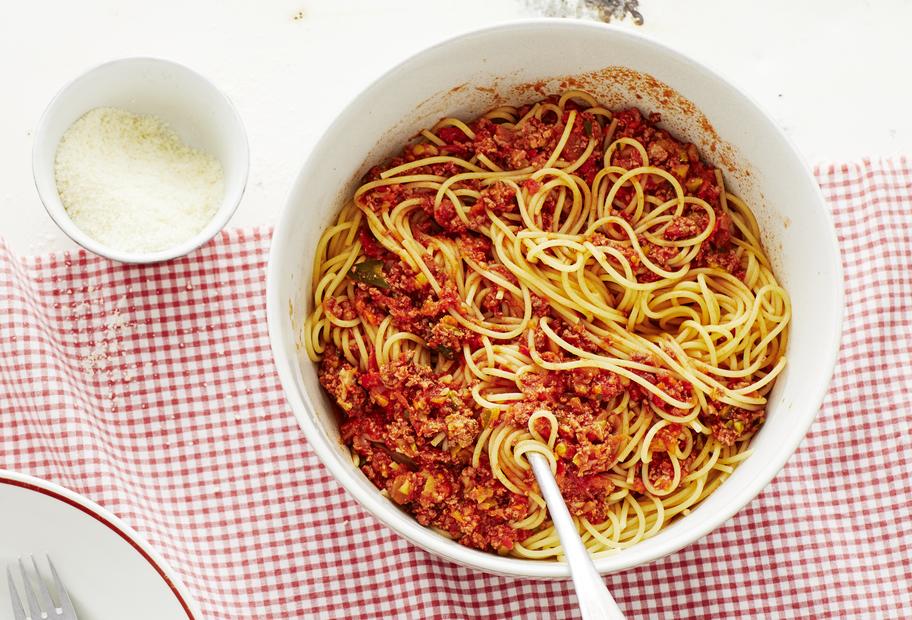 Sommer-Bolognese mit Speck