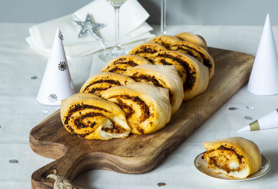 Zupfbrot mit Tomatenpesto