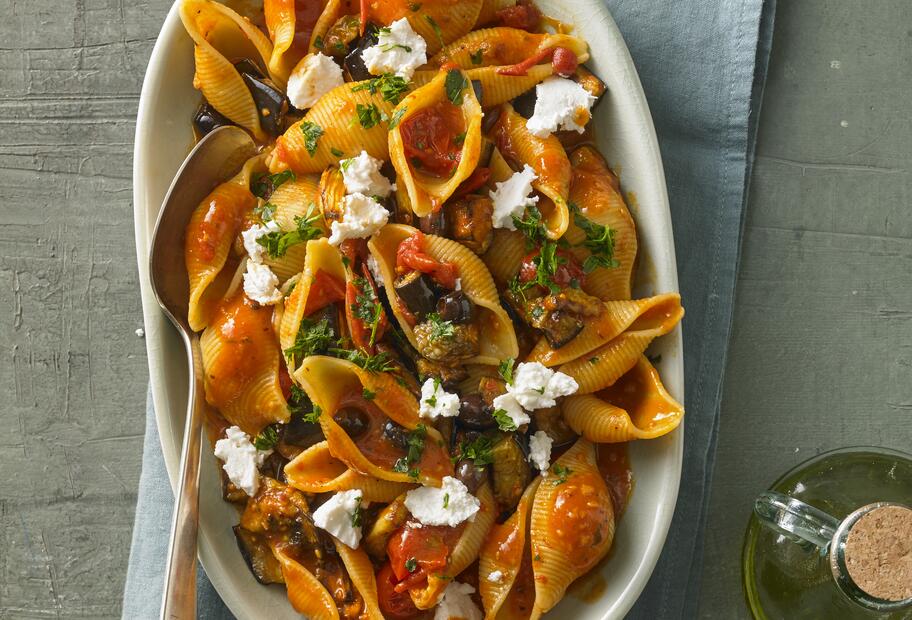 Muschel-Pasta mit Auberginen und Ricotta