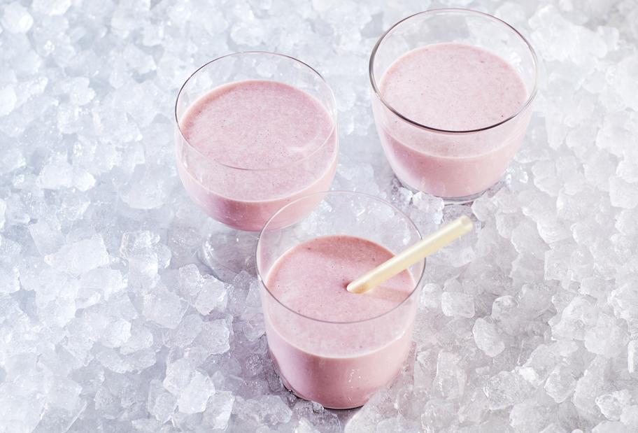 Cremiger Erdbeer-Kefir-Drink aus 4 Zutaten