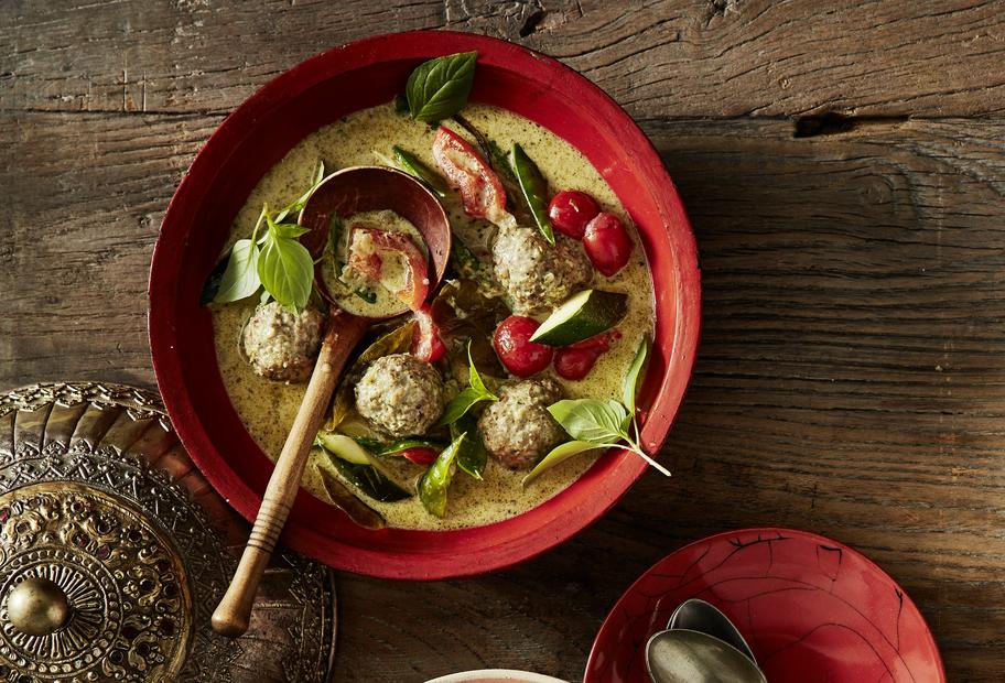 Grünes Curry mit Hackbällchen