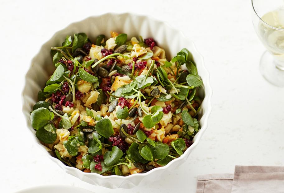 Knackiger Kürbis-Pastinaken-Salat mit Apfel und Cranberrys