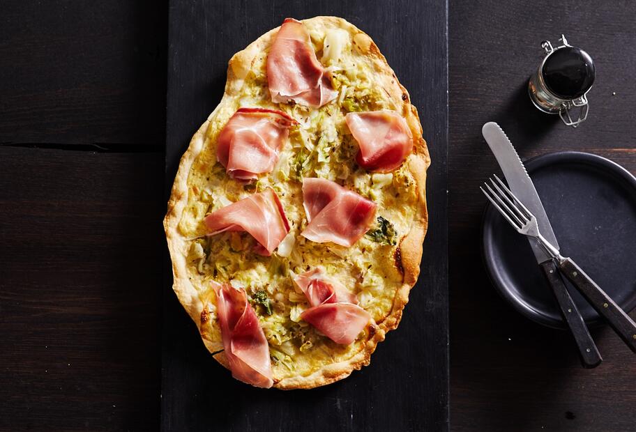 Flammkuchen mit Schinken