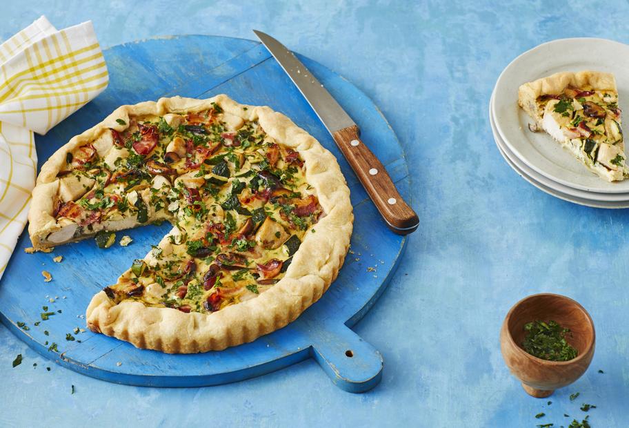 Hähnchentarte mit Zucchini und Champignons