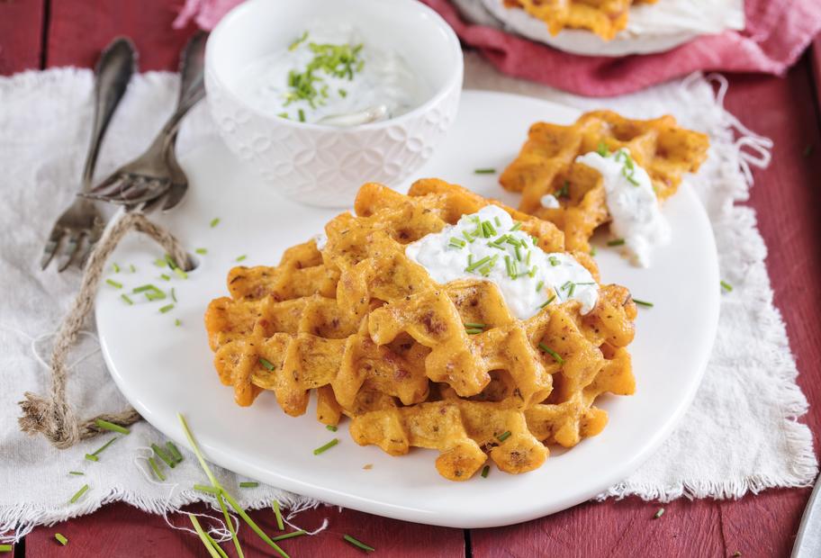 Herzhafte Waffeln mit Schnittlauch-Ricottadip