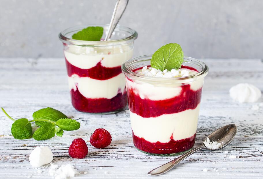 Blitz-Himbeertiramisu mit Baiser-Crunch