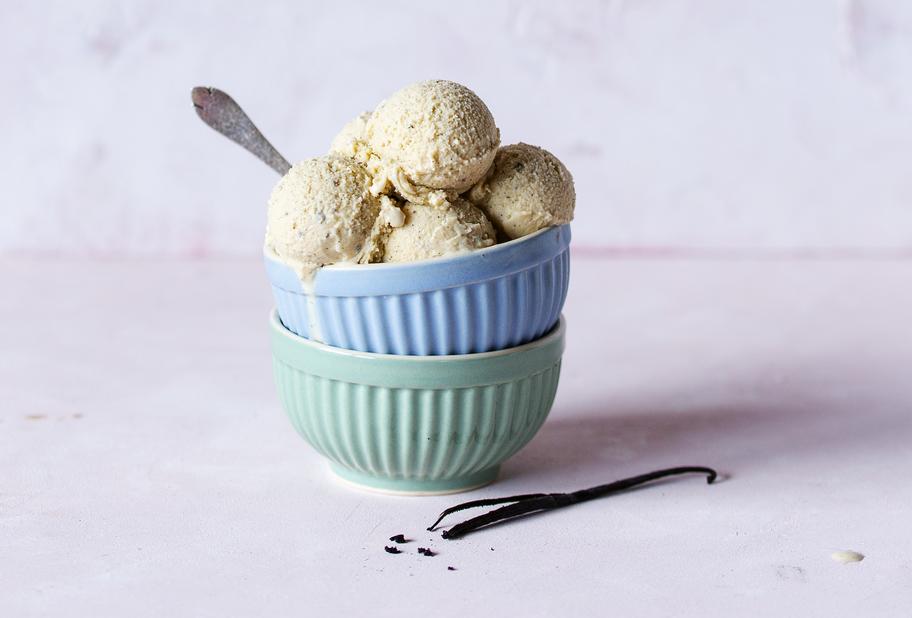 Eierlikör-Vanille-Eis aus dem Thermomix® | ZAUBERTOPF Eierlikör-Vanille-Eis aus dem Thermomix® | ZAUBERTOPF