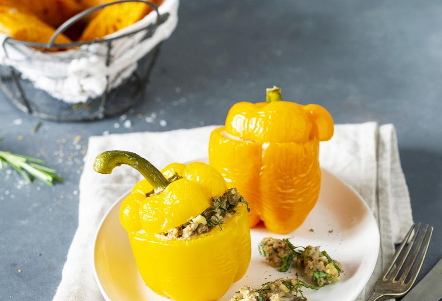 Gefüllte Paprika mit roter Focaccia
