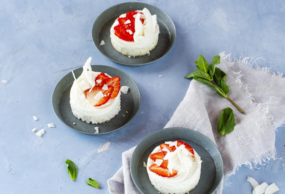 Kokos-Erdbeer-Törtchen