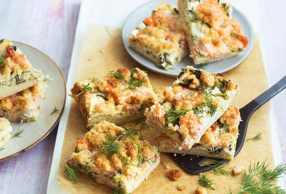 Kuchen mit Lachs und Parmesan