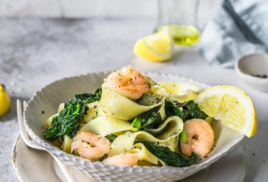 Bandnudeln mit Spinat und Garnelen