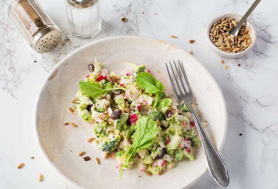 Brokkoli-Radieschen-Salat