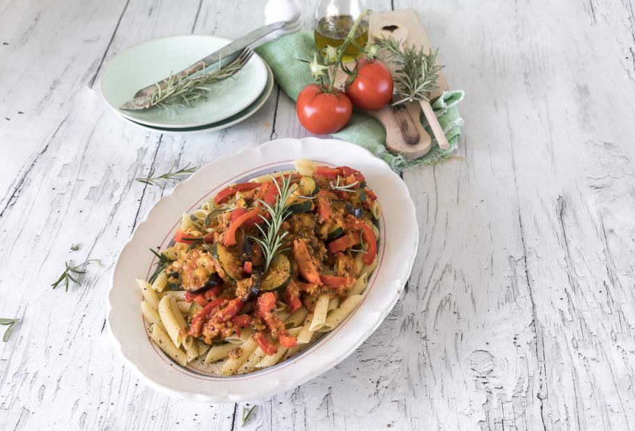 Französisches Ratatouille mit buntem Gemüse