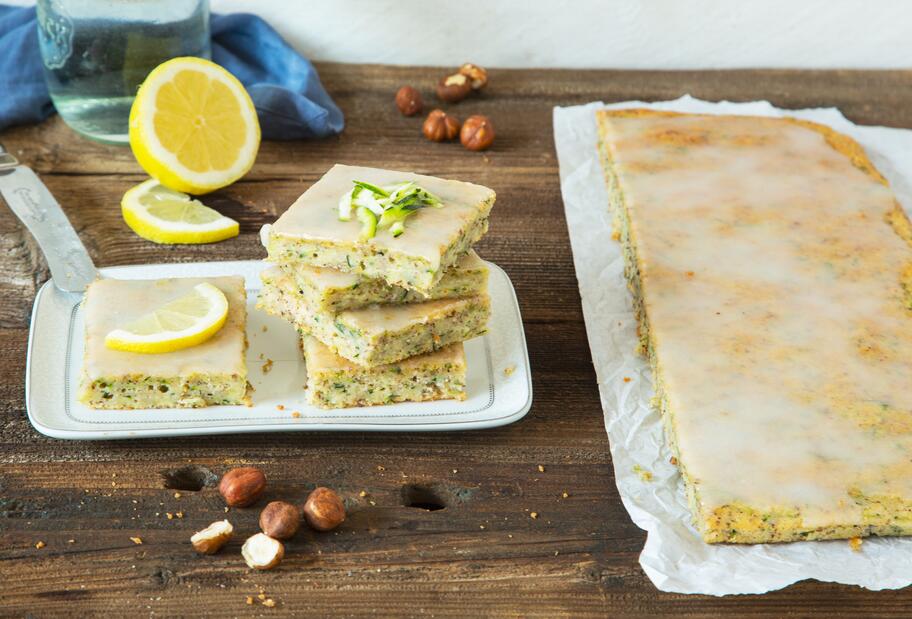 Saftiger Zucchinikuchen mit Zitrone