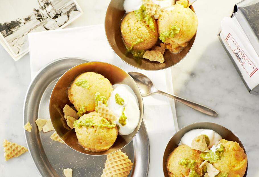 Aprikoseneis mit Pistazien-Pesto