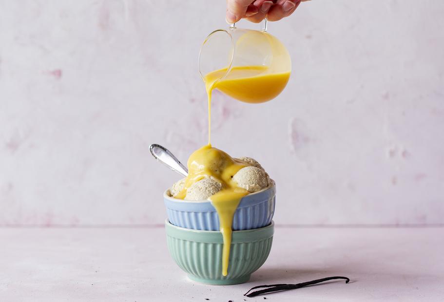 Cremiges Eierliköreis mit echter Vanille