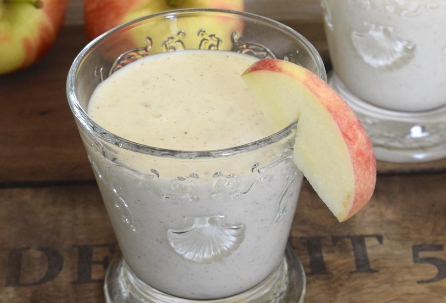 Apfelkuchen-Smoothie mit Joghurt