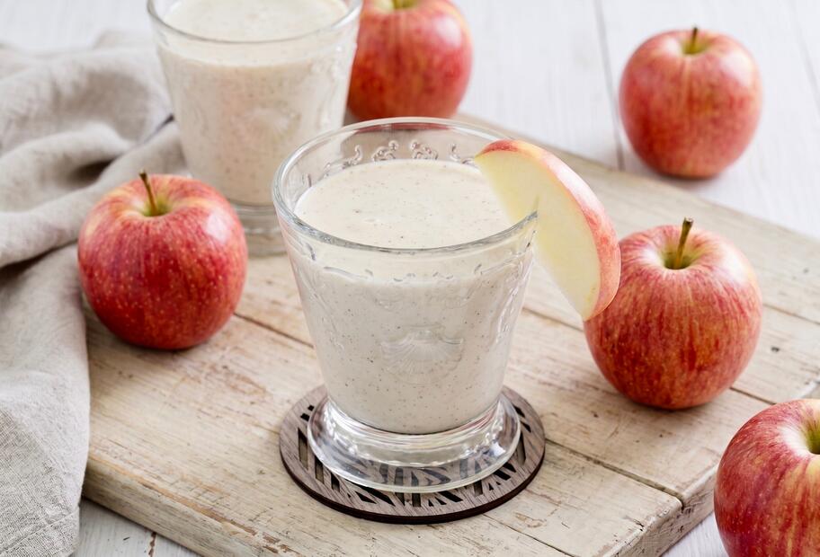 Apfelkuchen-Smoothie mit Joghurt
