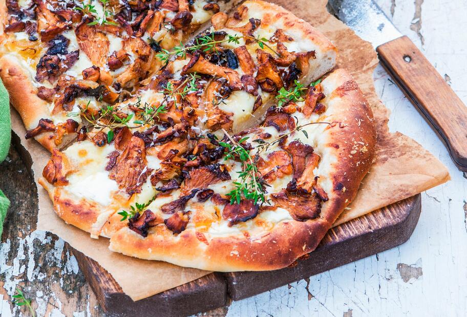 Pizza mit Pfifferlingen