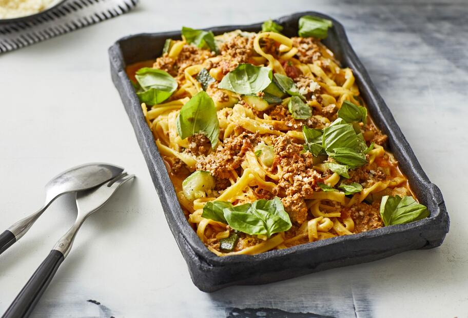 Hack-Nudelauflauf in Tomaten-Sahnesoße