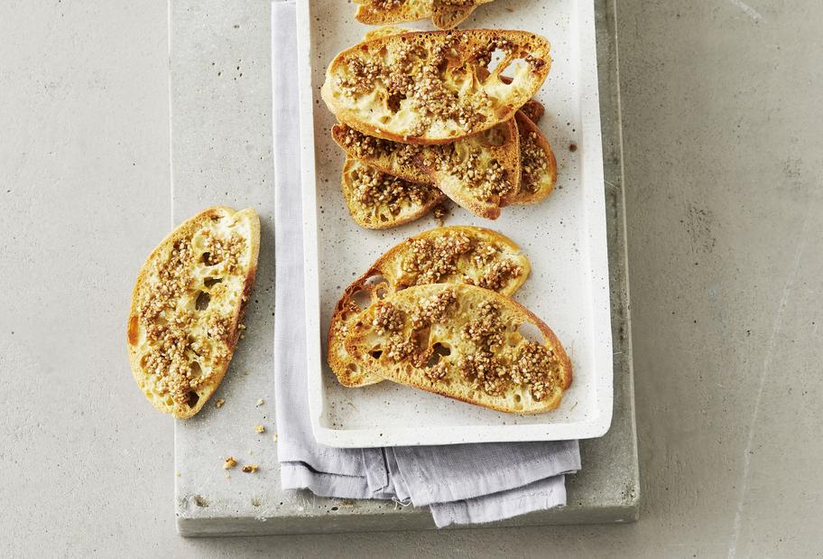 Schnelle Sesam-Crostini
