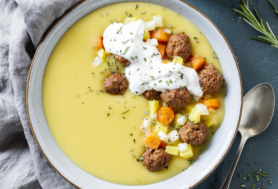 Kartoffelsuppe mit Hackbällchen