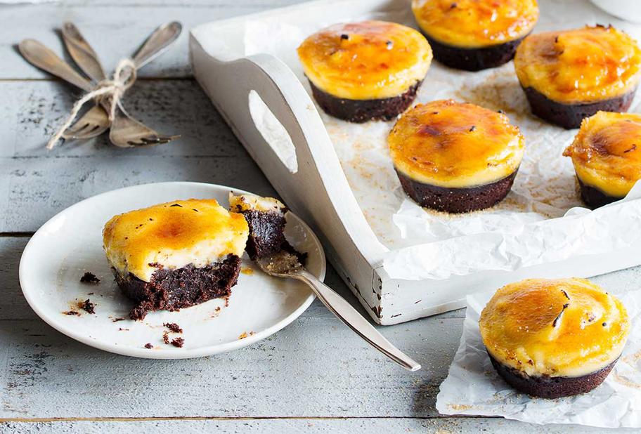 Crème-brulée-Brownietörtchen