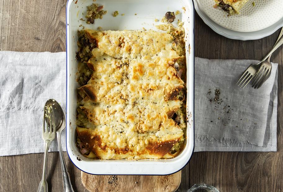 Pfannkuchenröllchen mit Wirsing und Käse