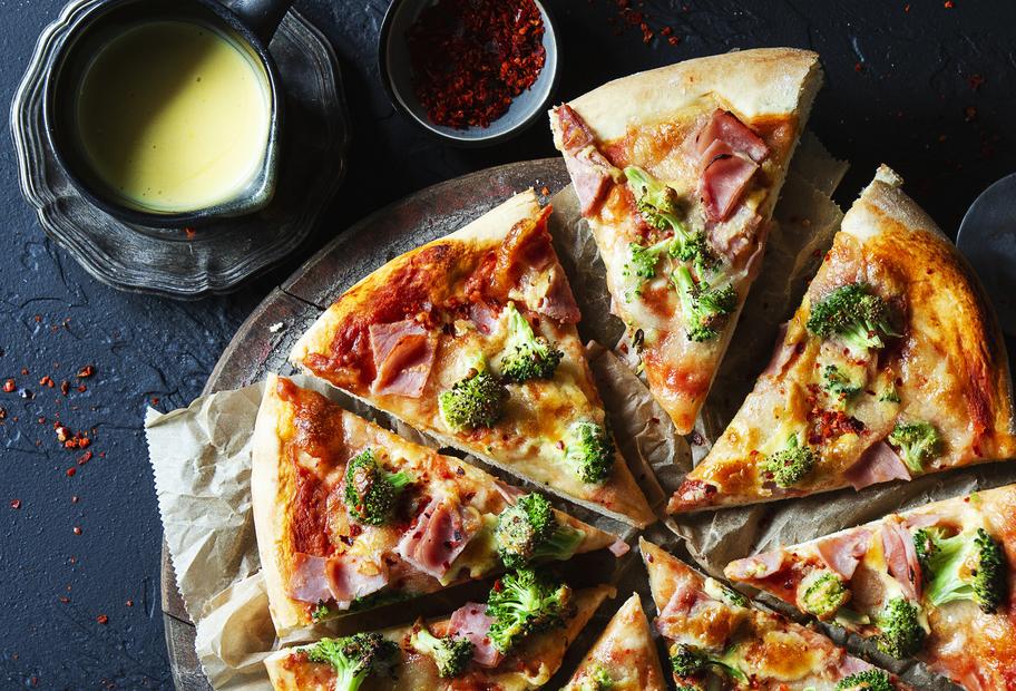 Schinkenpizza aus dem Thermomix® ZAUBERTOPF