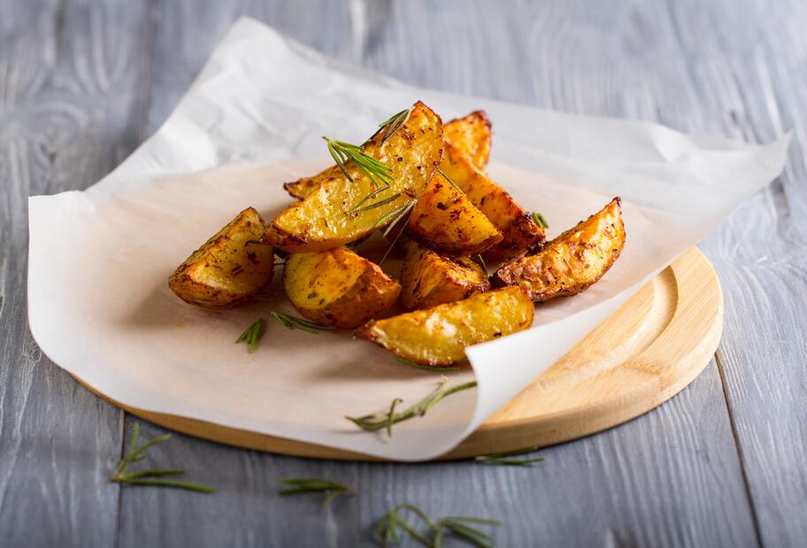 Würzige Kartoffelecken vom Grill