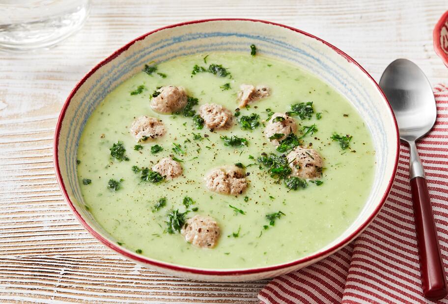 Kräuter-Kartoffelsuppe mit Brätklößchen