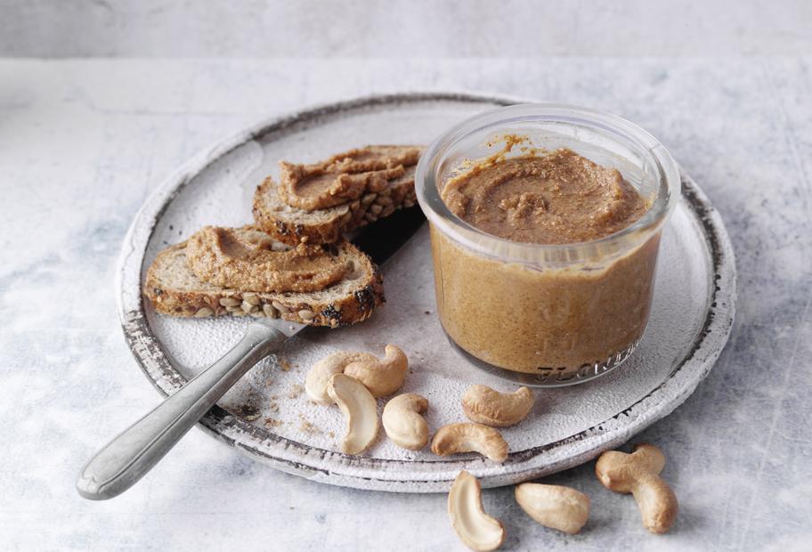 Cashewcreme mit Kardamom