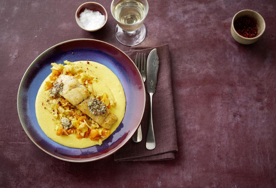 Polenta mit Wurzeln und Seelachsfilet