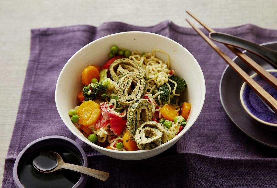 Asia-Nudeln mit Erdnüssen