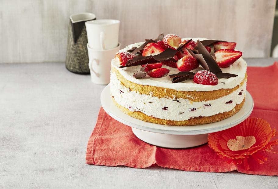 Sommerliche Erdbeer-Sahnetorte