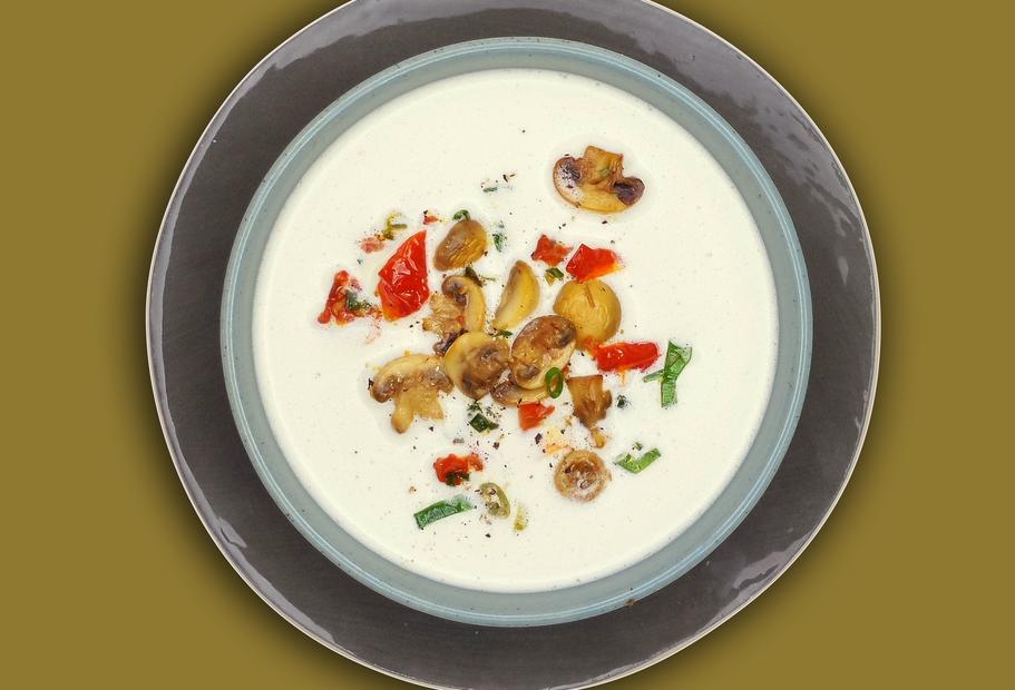 Low-Carb-Käsesuppe mit gebratenen Pilzen
