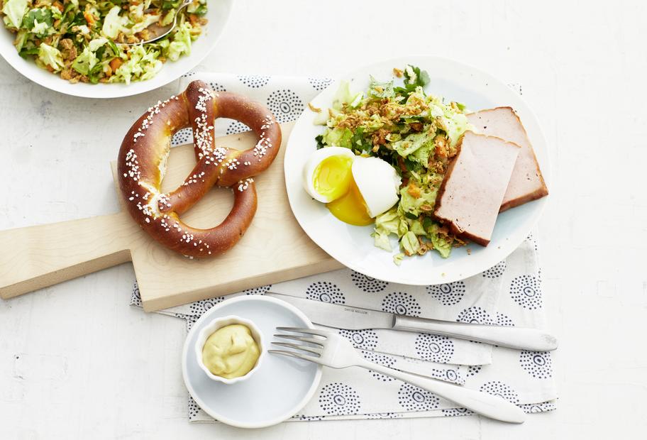 Krautsalat mit Leberkäse