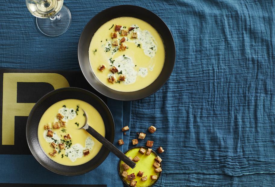 Weißweinsuppe mit Zimt-Croûtons