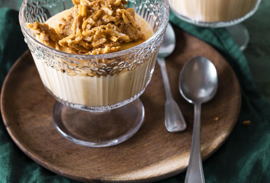 Eierpunsch-Pudding mit Mandelsplittern