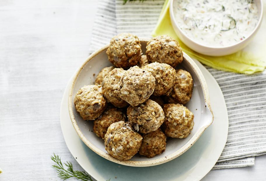 Die leckersten Hackbällchen mit Dill-Dip