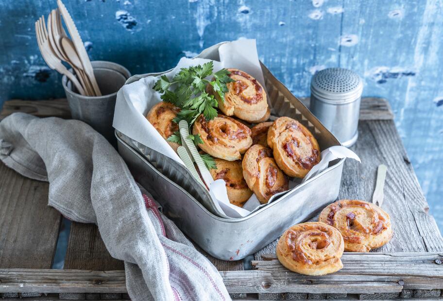 Pizzaschnecken so lecker mit dem Thermomix® | ZAUBERTOPF Pizzaschnecken so lecker mit dem Thermomix® | ZAUBERTOPF