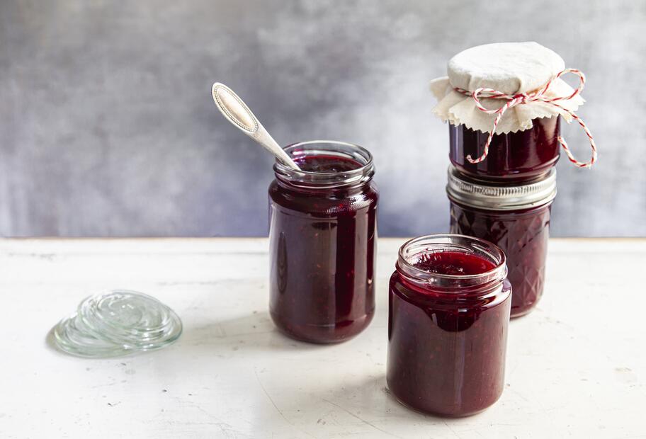 Glühweinkonfitüre mit Waldbeerfruchtmischung
