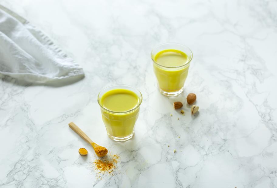 Goldene Milch mit Kurkuma