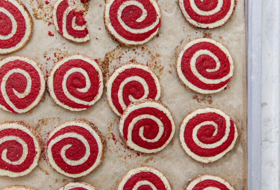 Rot-weiße Zimt-Swirls