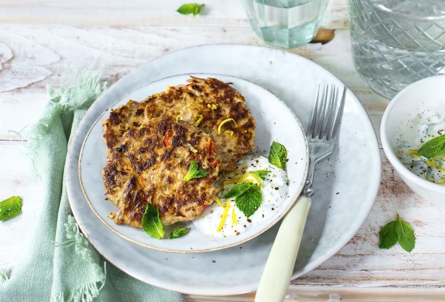 Thunfisch-Pfannküchlein mit Minzdip