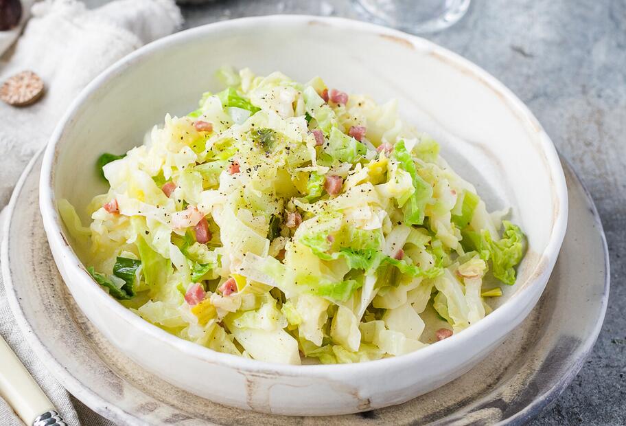 Cremiger Rahmwirsing mit Speck