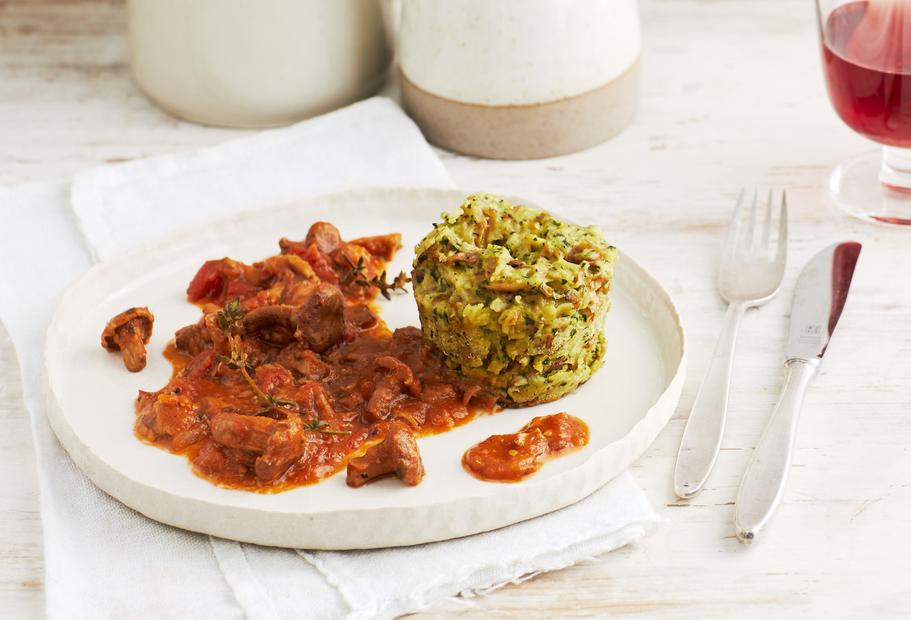 Tassenknödel mit Tomaten-Pfifferling-Ragout